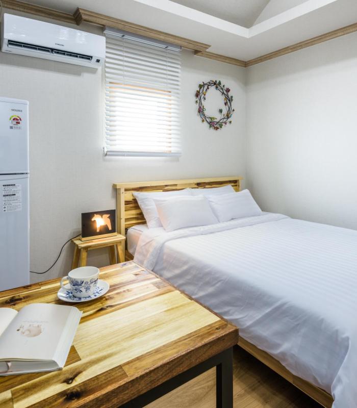 Romance Jeju Pension Exterior foto