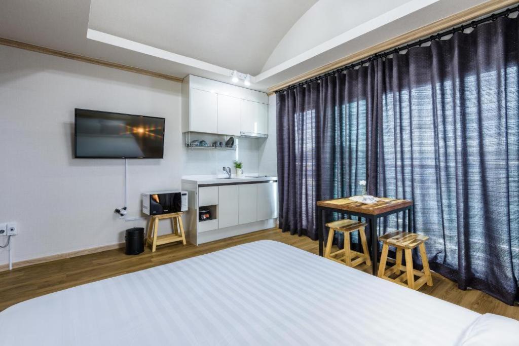 Romance Jeju Pension Exterior foto
