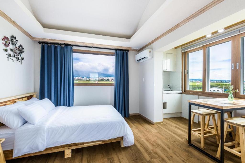 Romance Jeju Pension Exterior foto