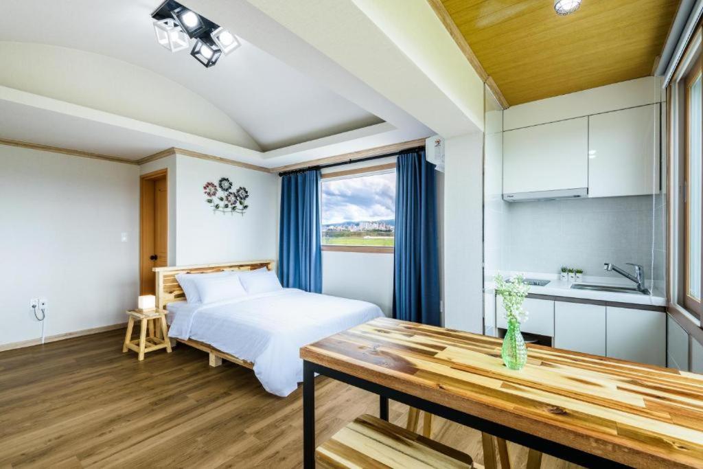 Romance Jeju Pension Exterior foto