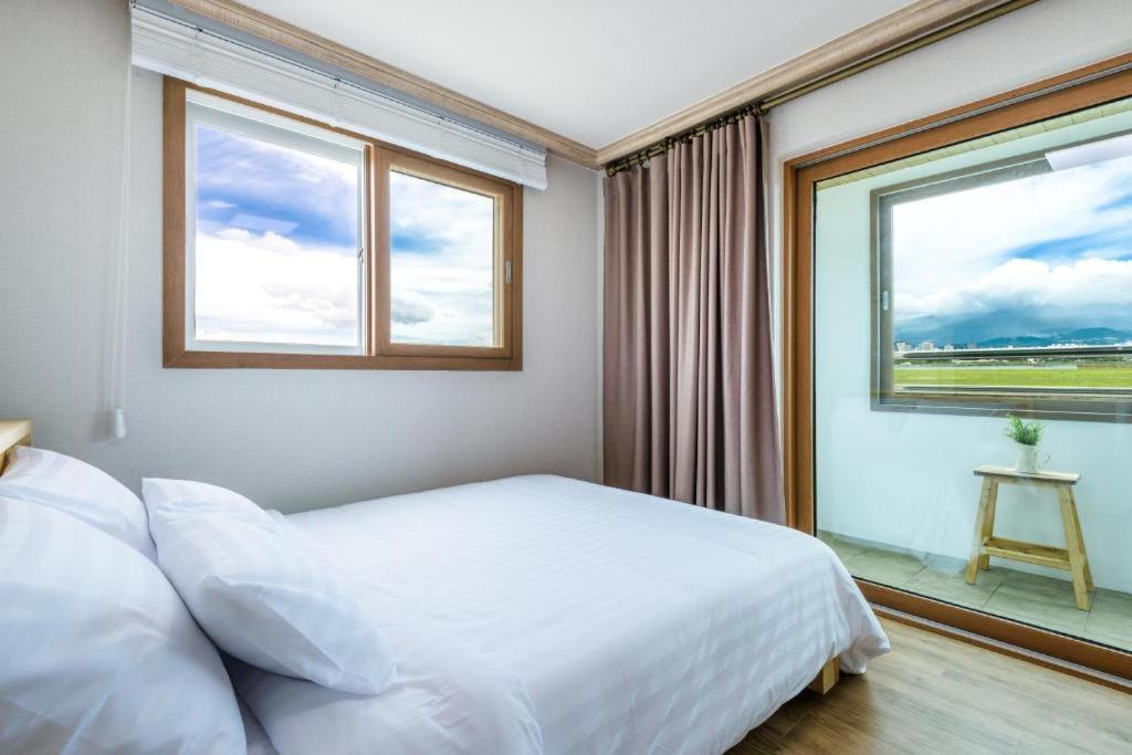 Romance Jeju Pension Exterior foto